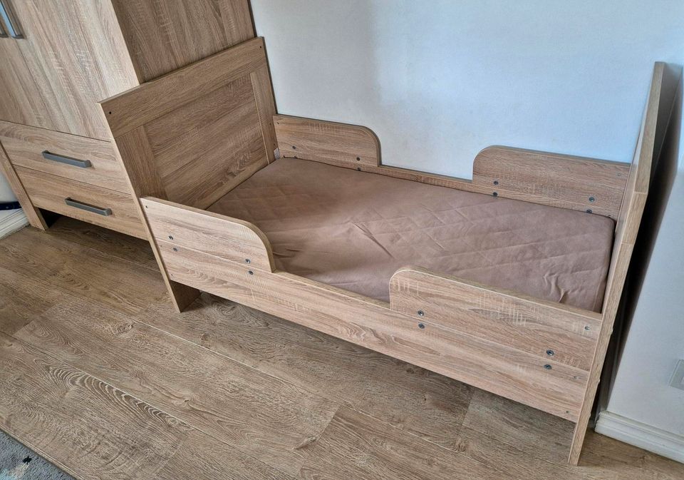 ❤️ LEOPOLD Schrank Ikea Kommode Bett BABY Holz MÖBEL Wellemöbel ❤ in Hennickendorf