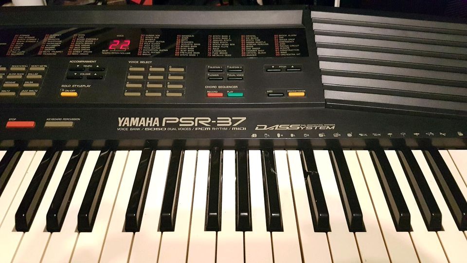 YAMAHA PSR-37 FUNKTIONIERT EINWANDFREI in Essen