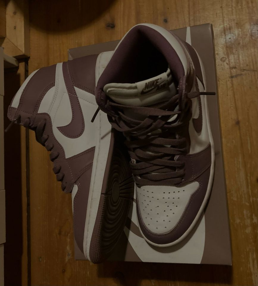 Jordan 1 High "Mauve" Gr. 43 in Leipzig