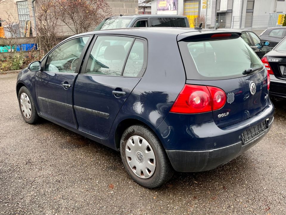 Volkswagen Golf V Lim. Trendline Automatik in Bondorf