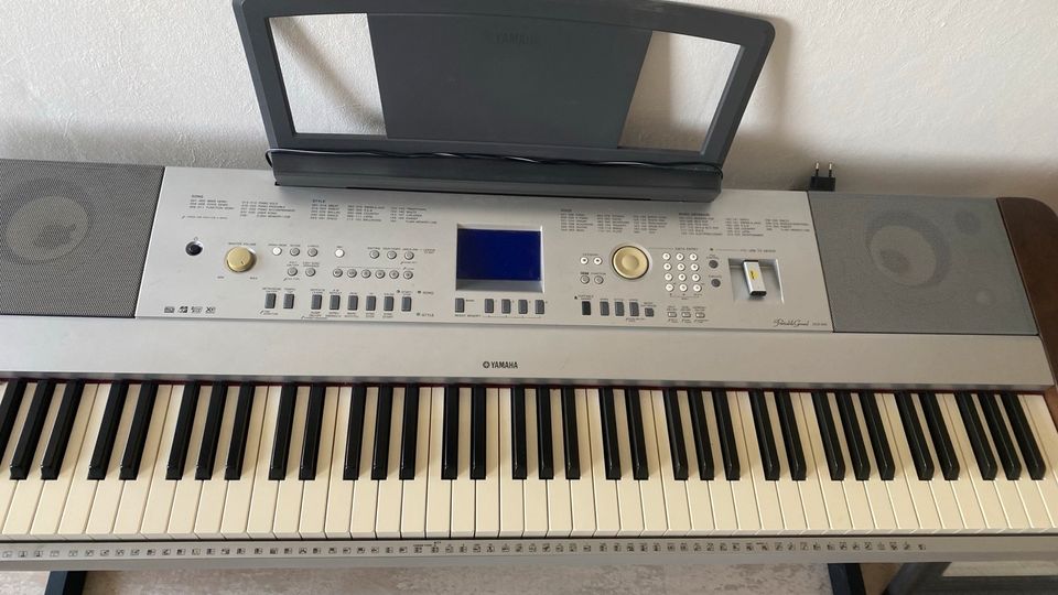 E-Piano von Yamaha (Portable Grand DGX-640) in Rammelsbach