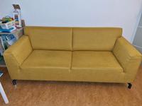 Verkaufe Henders & Hazel Couch, Senfgelb, 2er Couch Hessen - Gießen Vorschau