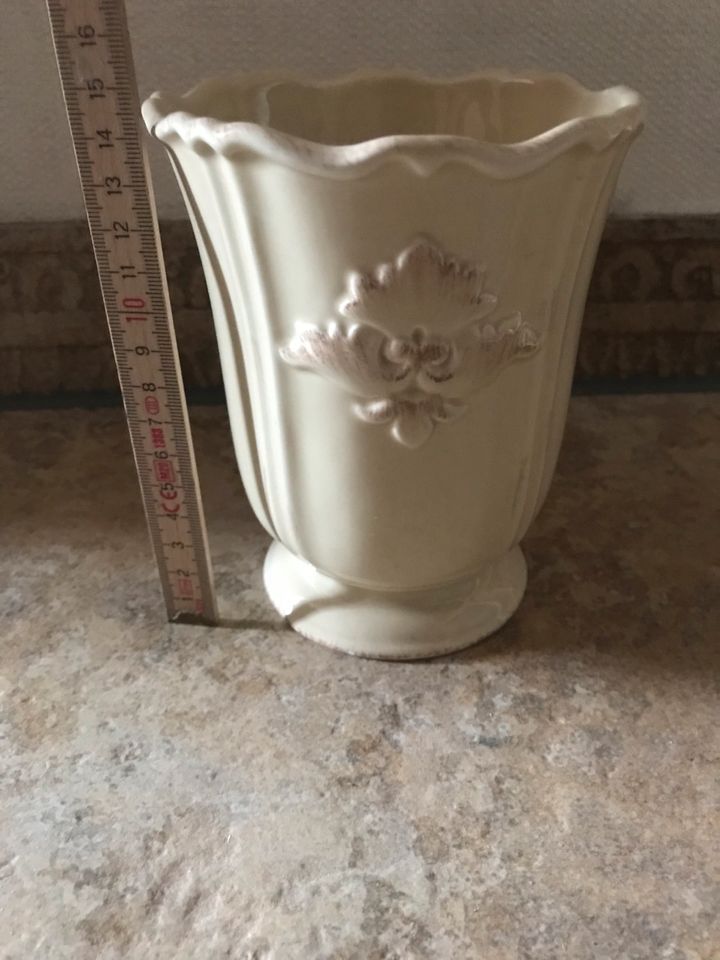 Blumentopf Übertopf Vase Landhausstil beige Vanille in Emstek