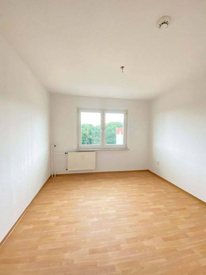 Attraktive 3-Raum Wohnung in ruhiger Wohnlage mit Aufzug und Balkon zu vermieten in Köthen (Anhalt)