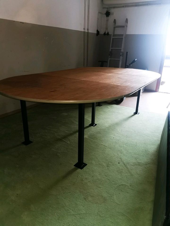 Runder Holz Tisch in Ratingen