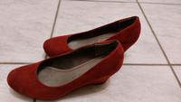 Schuhe/ dunkel rote Schuhe/ Keilabsatz Bayern - Mengkofen Vorschau