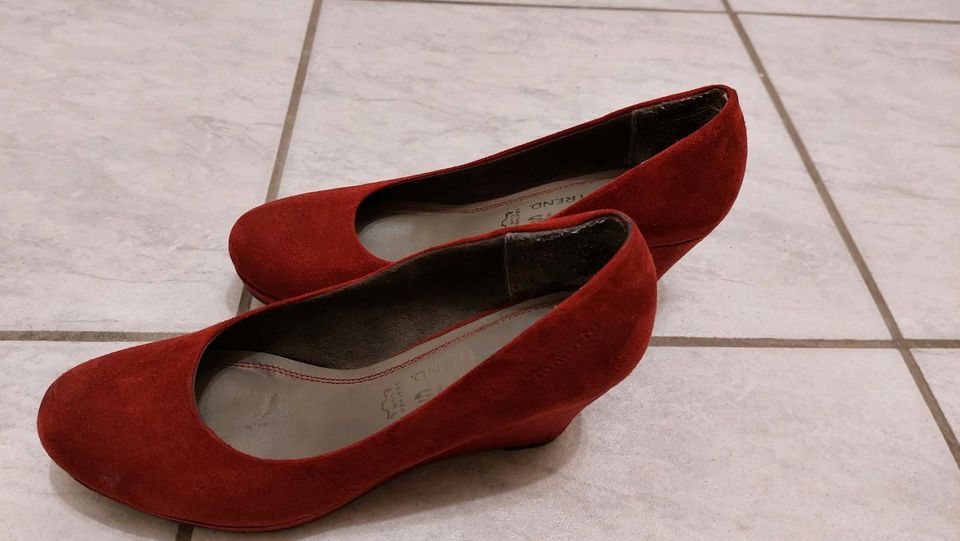 Schuhe/ dunkel rote Schuhe/ Keilabsatz in Mengkofen
