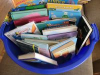 Wäschewanne voller Kinderbücher Bayern - Waldsassen Vorschau