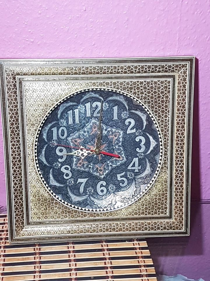 Wunderschöne Persische Wanduhr - Wohnzimmeruhr Handgemachte Uhr. in Wiesbaden