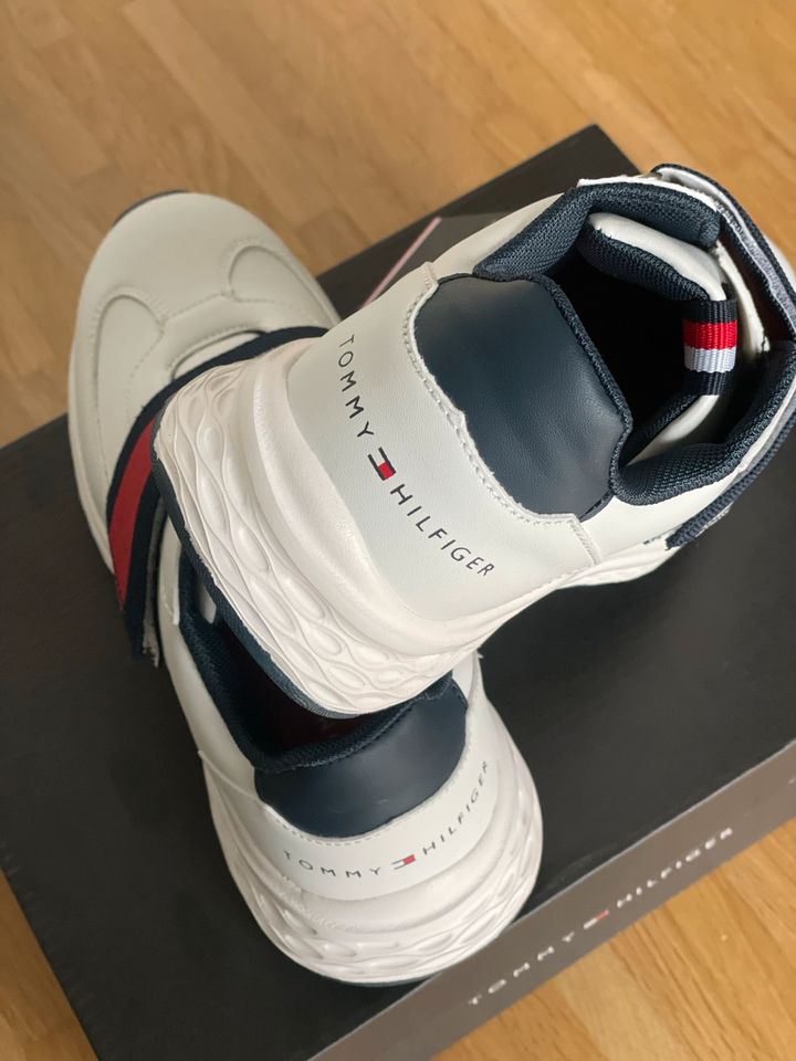 Weiße Kinder, Sneakers mit Klettverschluss von Tommy Hilfiger in Kuppenheim