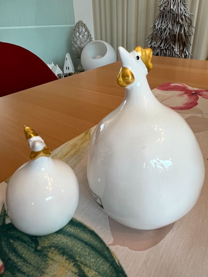 2 x Hühnchen Hahn Henne weiß/gold Keramik wie NEU Porzellan in Andernach