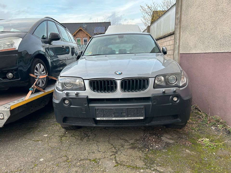 BMW X3 2,0d * Panorama * Scheckheft * 1.Hand * AHK * Motorproblem in Euskirchen