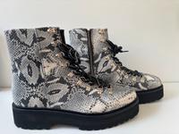 Unisex Schuhe von Asos Größe 42-43 Rheinland-Pfalz - Kaiserslautern Vorschau