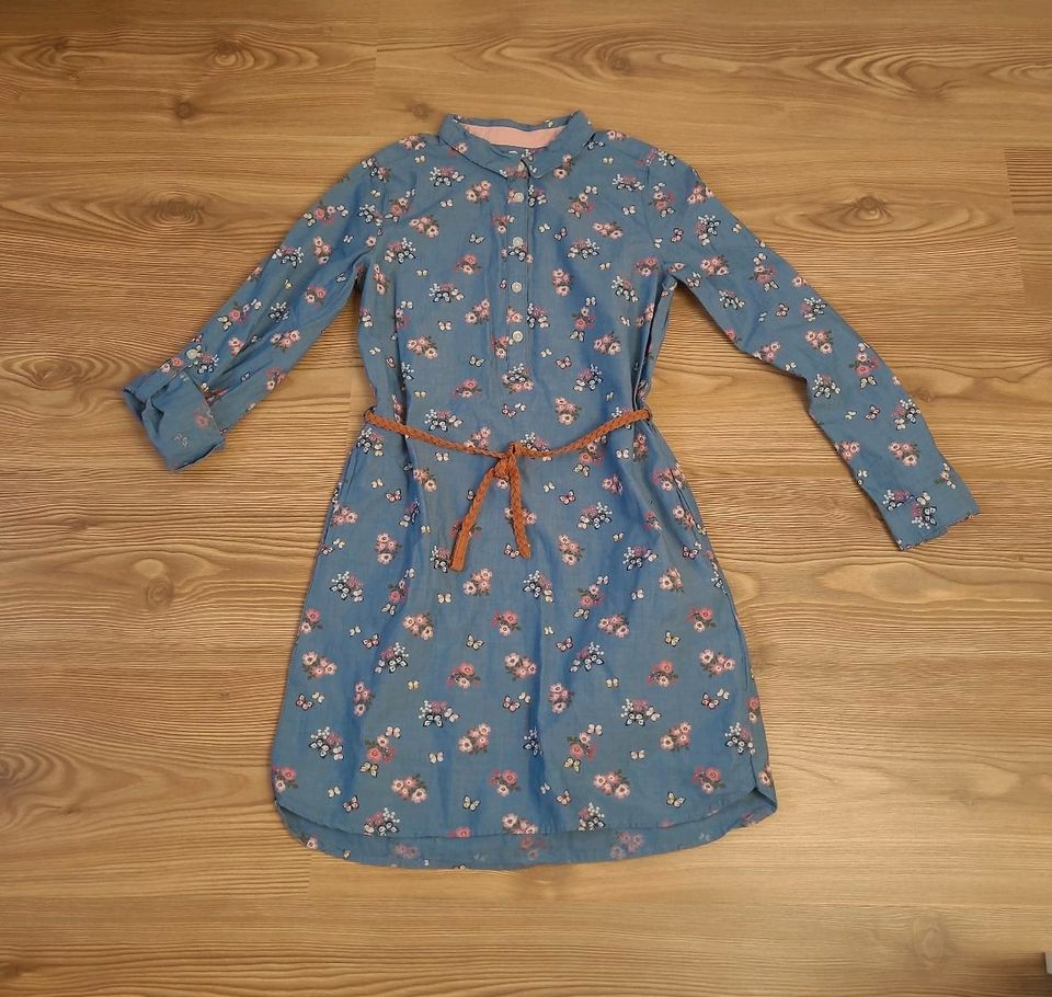 Blusenkleid mit Gürtel Gr. 140 H&M blau mit Blümchen in Arnsdorf