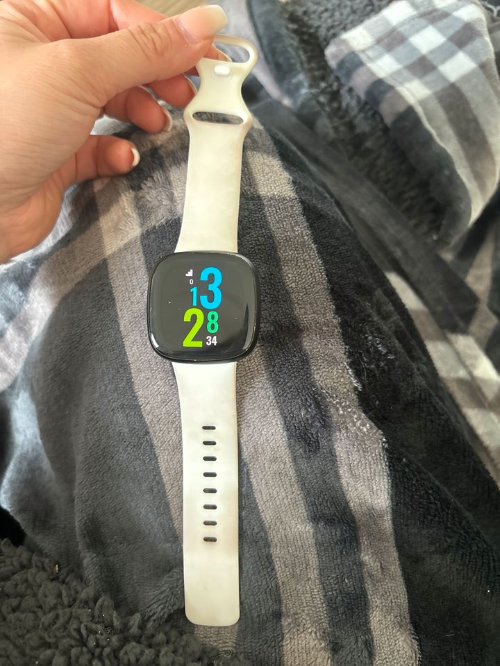 Fitbit Versa 3 in Walldorf