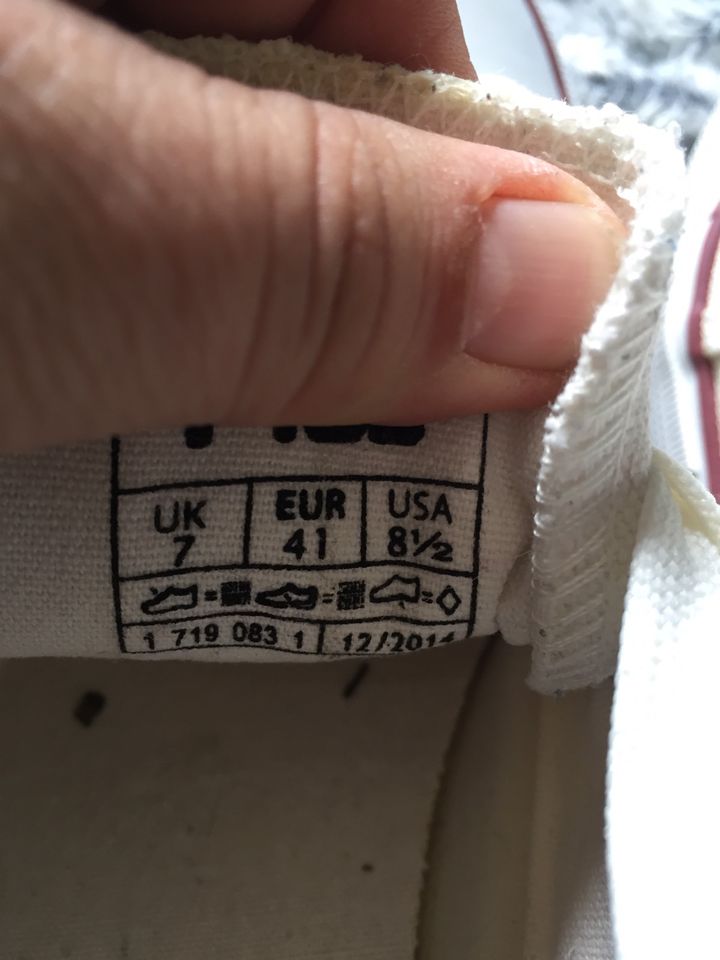 Schöne Sneakers von Fila beige Größe 41 in Marxheim