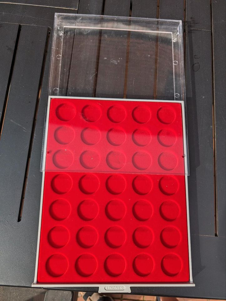 Lindner Münzbox rot 35 Münzen (ca 32mm d) in Werne