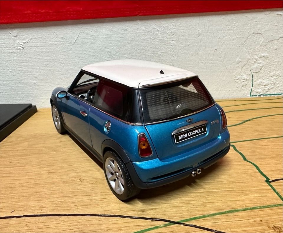 AUTOart BMW Mini Cooper-S Electric Blue 1:18 Modellauto in Nürnberg (Mittelfr)