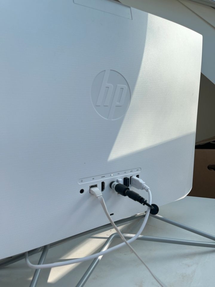 Weißer hp Computer in Bonn