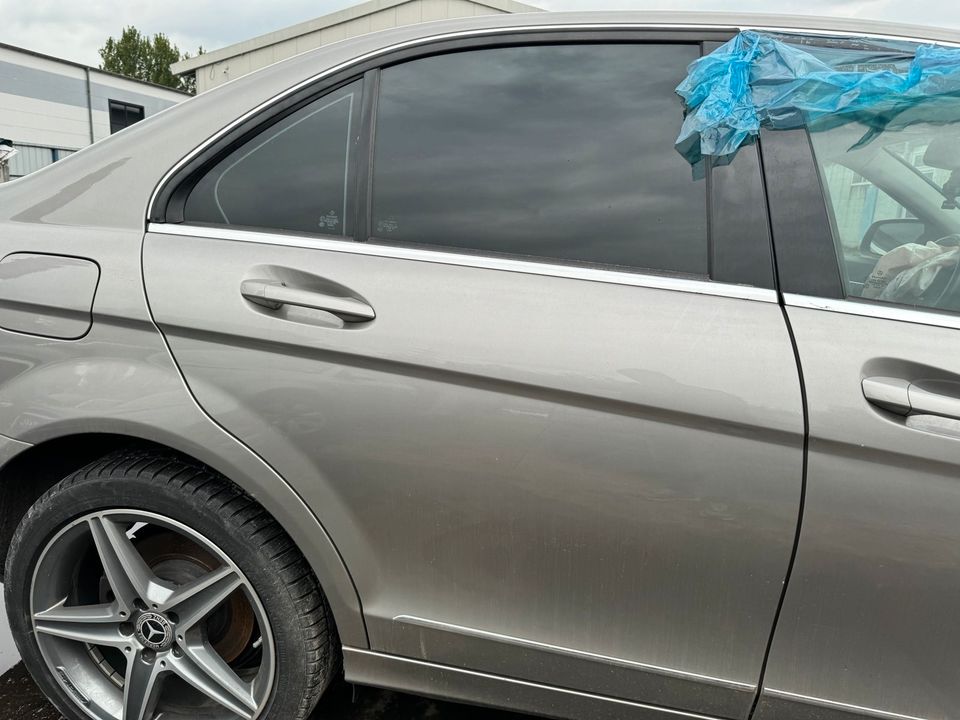 Mercedes Benz W204 Limo Tür hinten rechts C723 in Bottrop