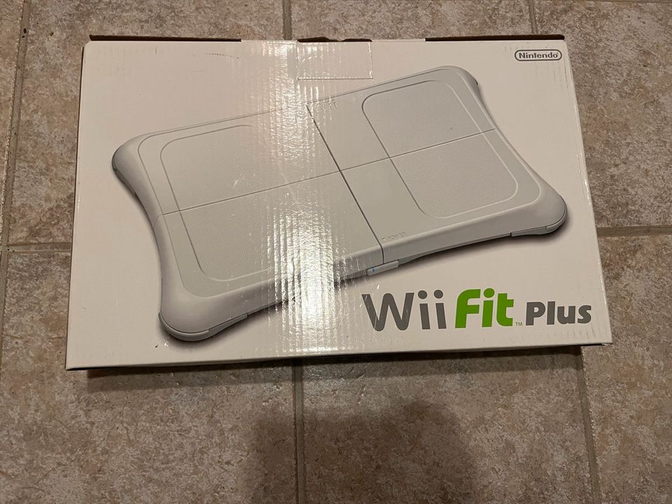 Wii Fit Plus Board + Spiel nicht benutzt nach Kauf in Mülheim-Kärlich