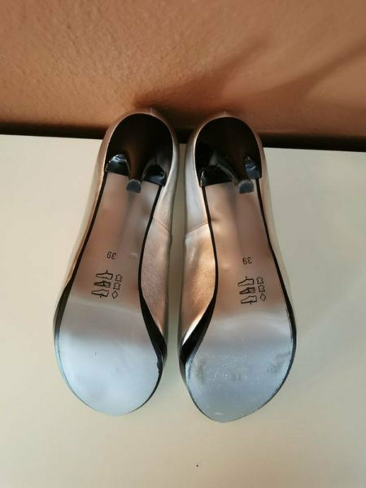 Peeptoes Pumps Leder Gr. 39 silber Schmuckstein High Heels in Falkensee