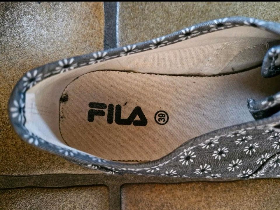 Fila Sneaker Halbschuhe Grau Blumen Gr. 39 in Meschede