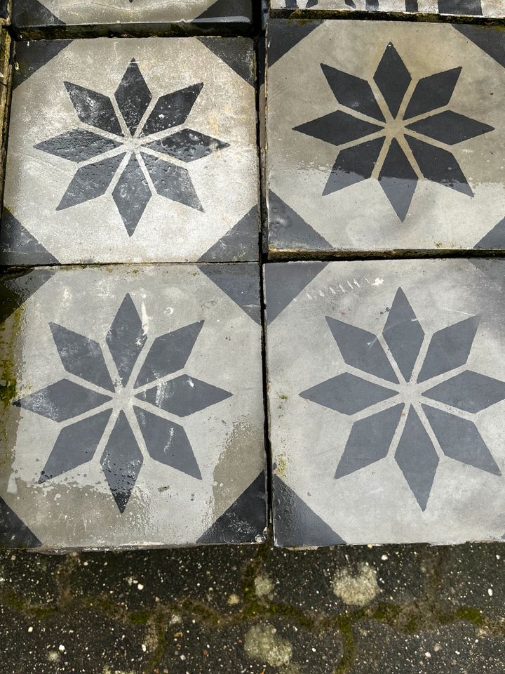 Zement antike Musterfliesen Keramik in Aachen