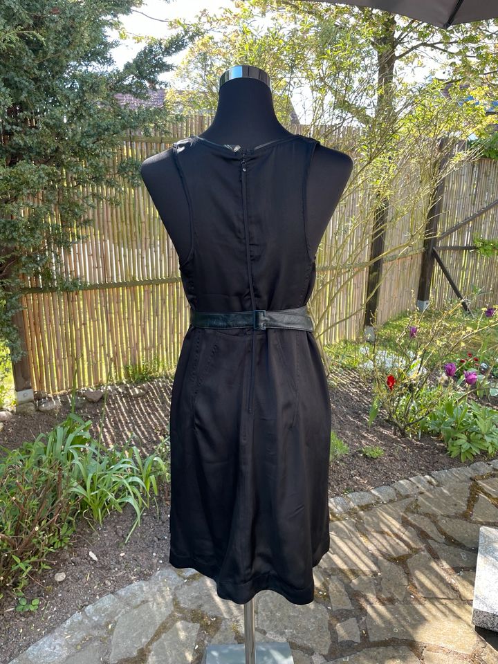 Kleid schwarz in Klink (bei Waren)