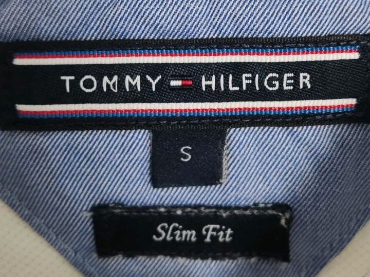 Tommy Hilfiger Polohemd mit marinen Muster in Marburg