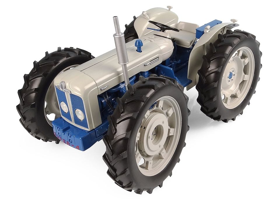 FORDSON COUNTY SUPER 4 1:16 MODELL TRAKTOR TRECKER SCHLEPPER TOP in Bleckede