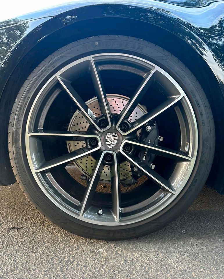 Porsche 911 Carrera Black in Augsburg