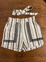 Shorts neu 38 M Hose Pullover Shirt Top Leggings Jeans Sommerhose Berlin - Lichtenberg Vorschau