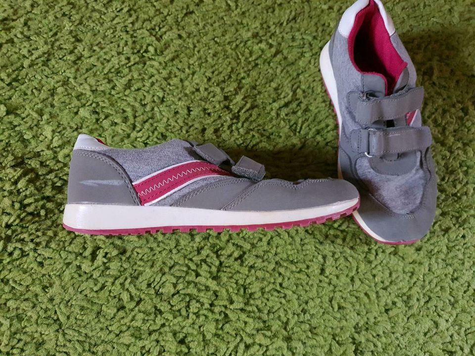 Turnschuhe/Sneaker Größe 31 Mädchen in Sehlem