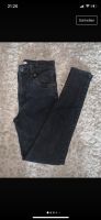 Bershka High Waist Jeans S grau/schwarz Saarland - Weiskirchen Vorschau