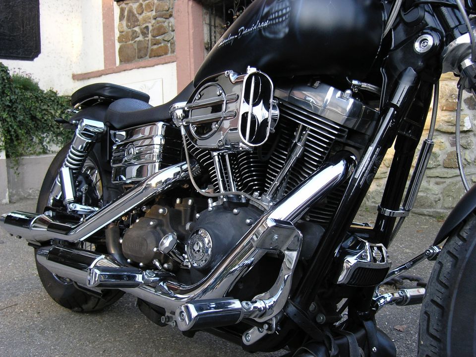 Harley Davidson Dyna Street Bob FXDBI - 1. Hand in Glashütten