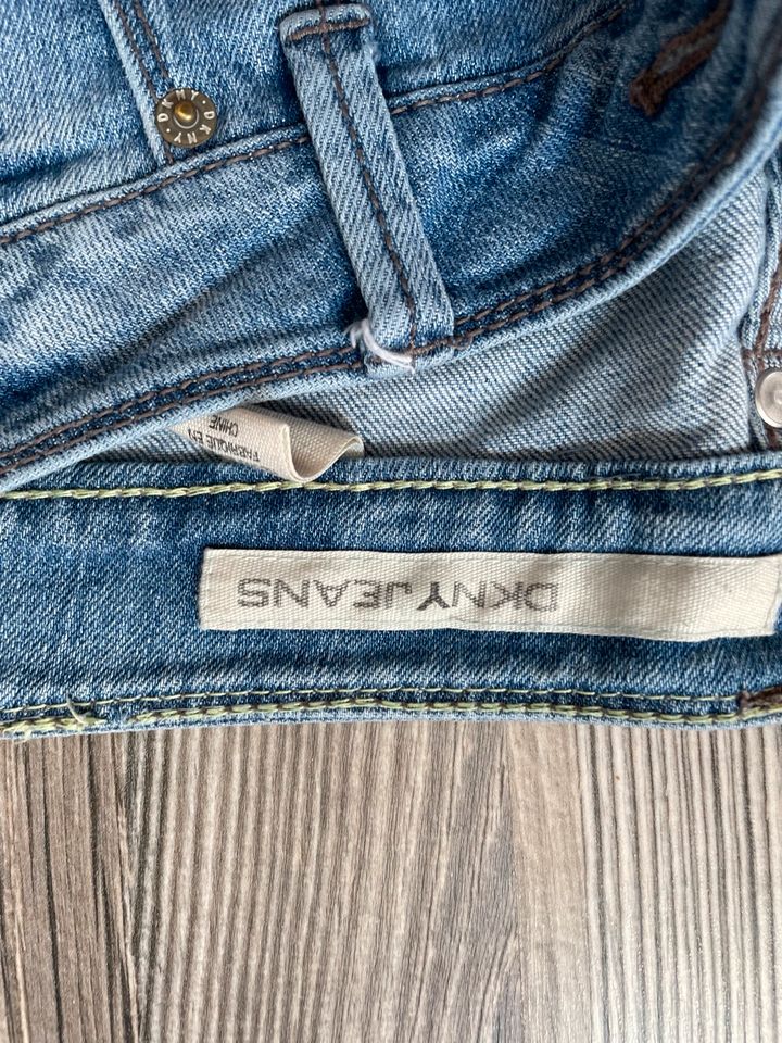 DKNY jeans in Ellhofen