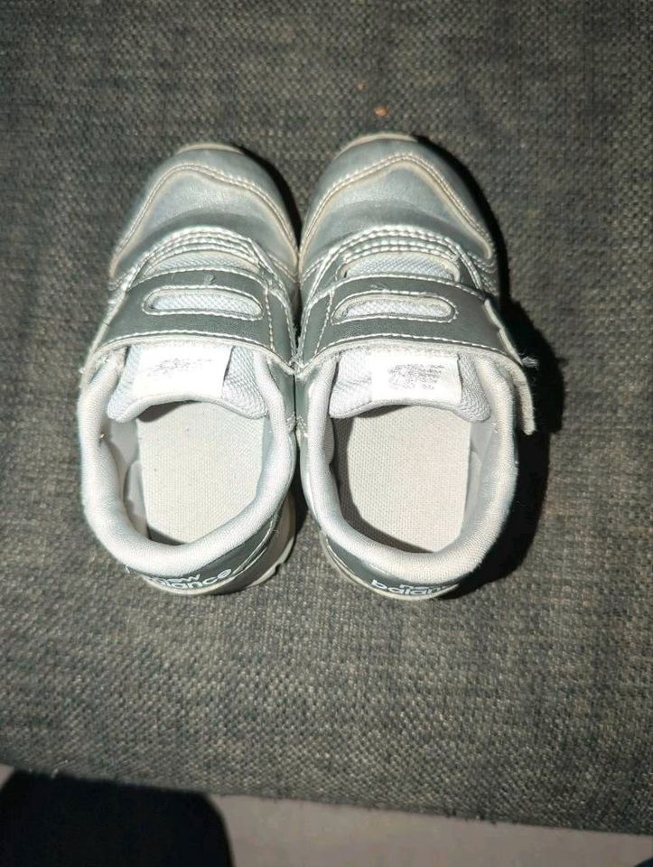 Verschiedene Babys Schuhe in Lörrach