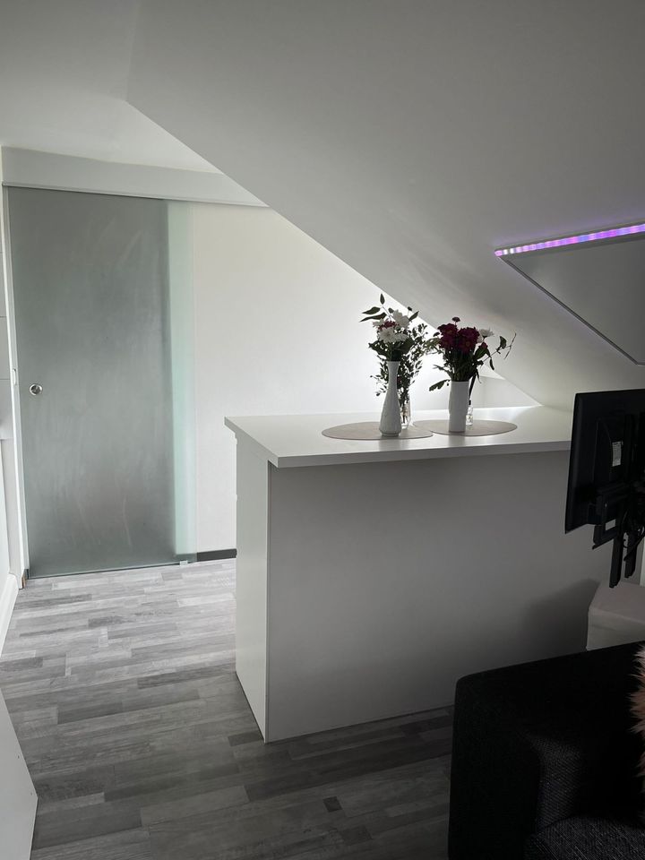 Komplett Möbliert: Hochwertig und moderne 1,5 Zimmer Wohnung im D in Duisburg