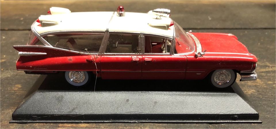 Cadillac Miller-Meteor Krankenwagen 1:43 in Pforzheim