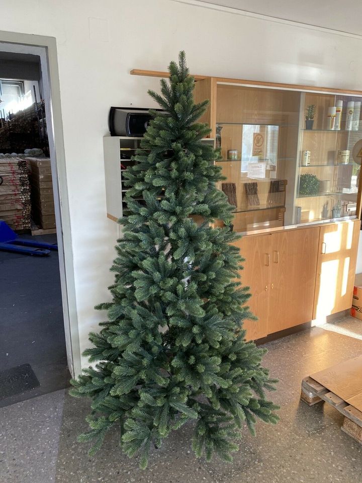 Künstlicher Weihnachtsbaum 210cm mit Spritzguss Nadeln #KPDI9023 in Jettenbach