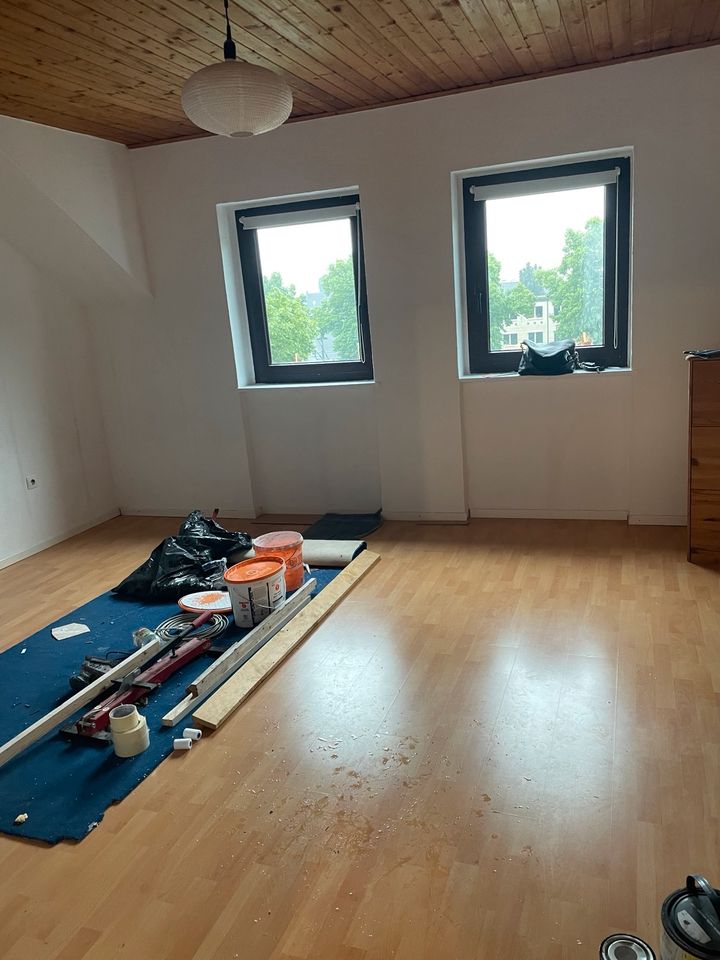 1 Zimmer DG-Wohnung mit Einbauküche und Bad in Königswinter