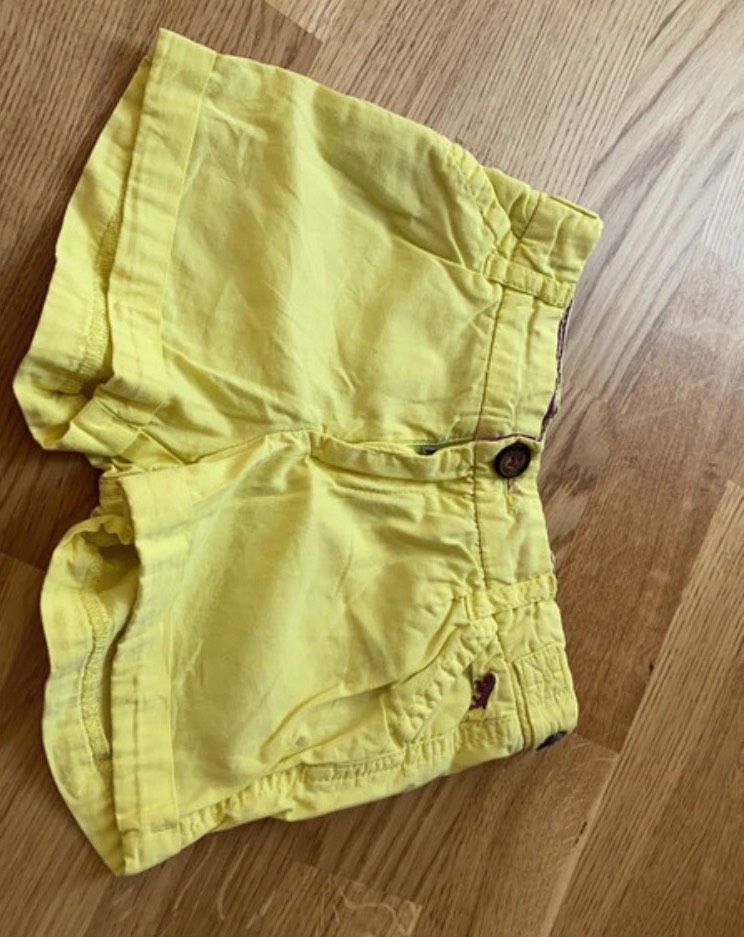 gelbe Shorts H&M in Troisdorf