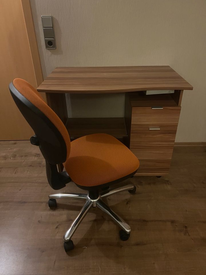 gebrauchter Schreibtisch, Büro, Schreibtischstuhl, Drehstuhl in Sömmerda