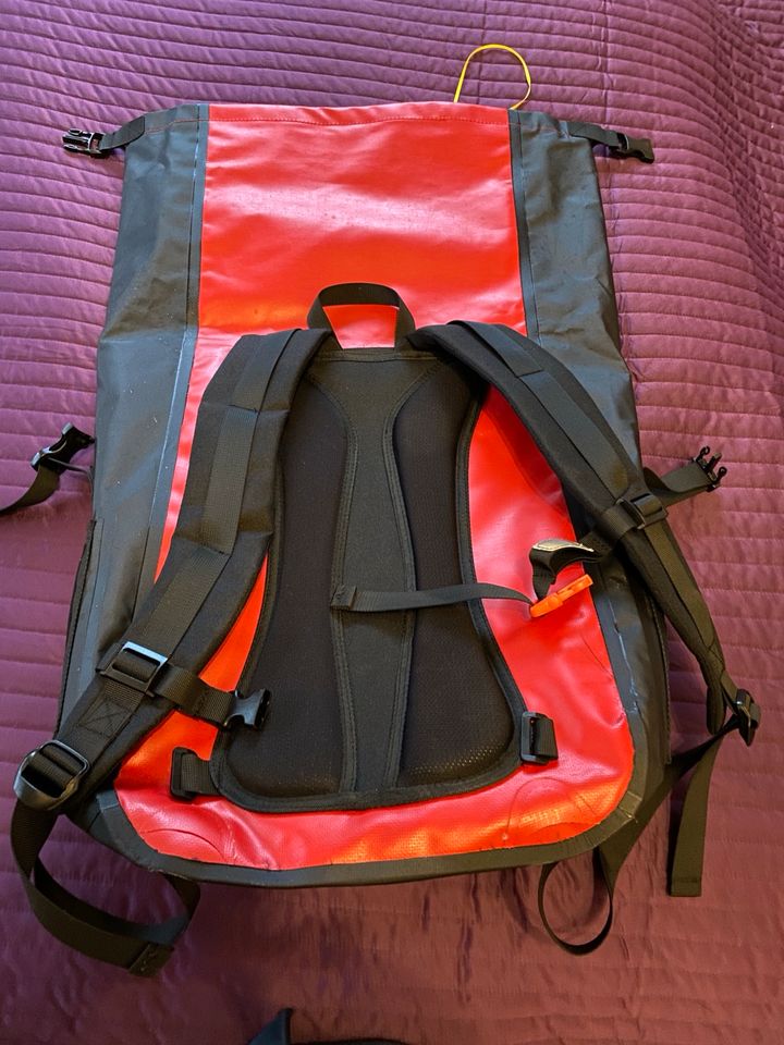 Wasserdichter Trekking-Rucksack in Rostock