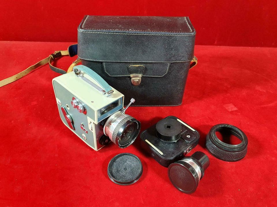 Pentaflex 8 Filmkamera 8 mm Schmalfilmkamera Kamera mit Zubehör in Halle