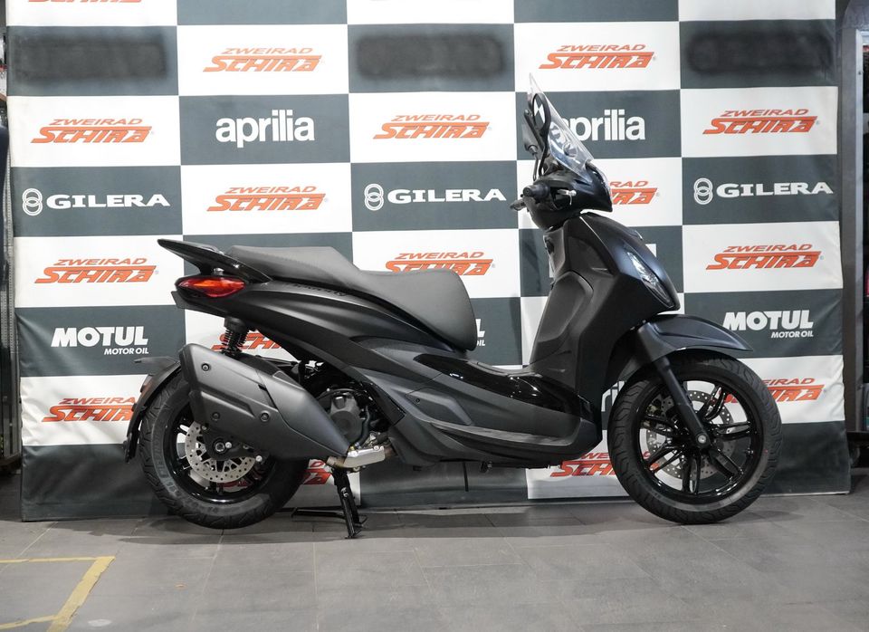 Piaggio Beverly SE Deep Black 400 neu in Kassel