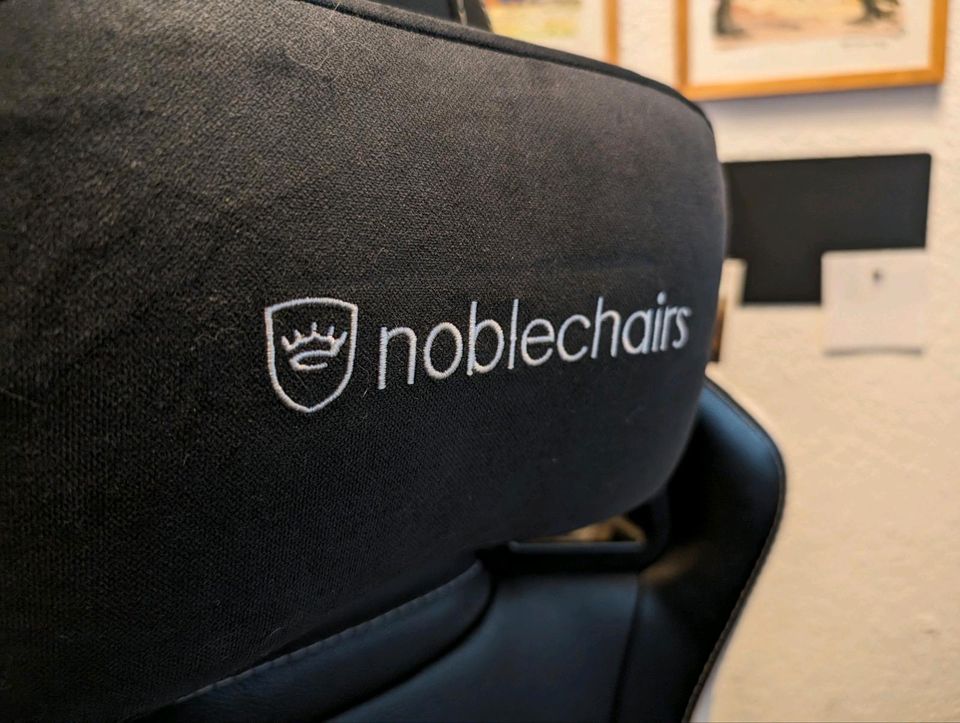 noblechairs EPIC ECHTLEDER Schwarz/Weiß/Rot Gaming Chair in Hamburg