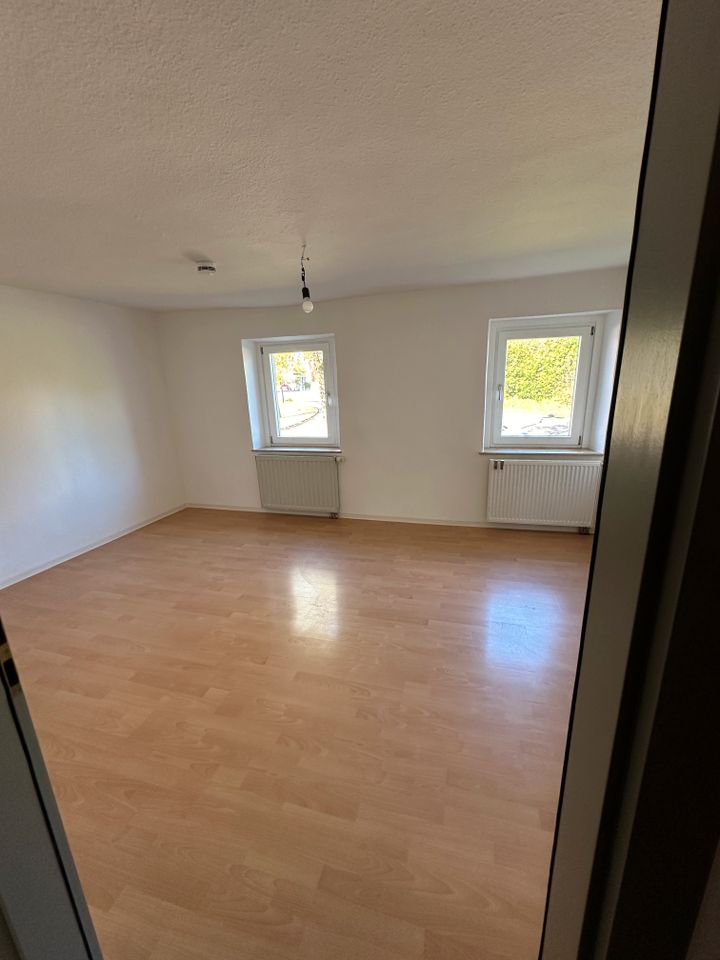 Renovierte 4 Zimmer Wohnung, 115 m² mit neuer Einbauküche in Schillingsfürst