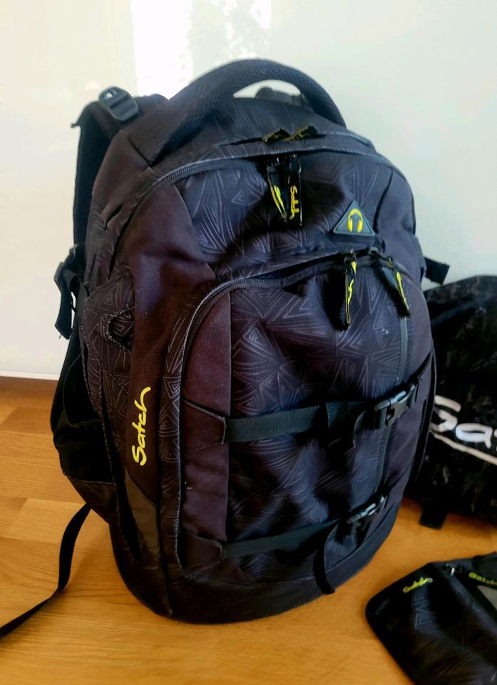 SATCH Schulrucksack SCHWARZ Portemonnaie Regenschutz Set in Jüchen